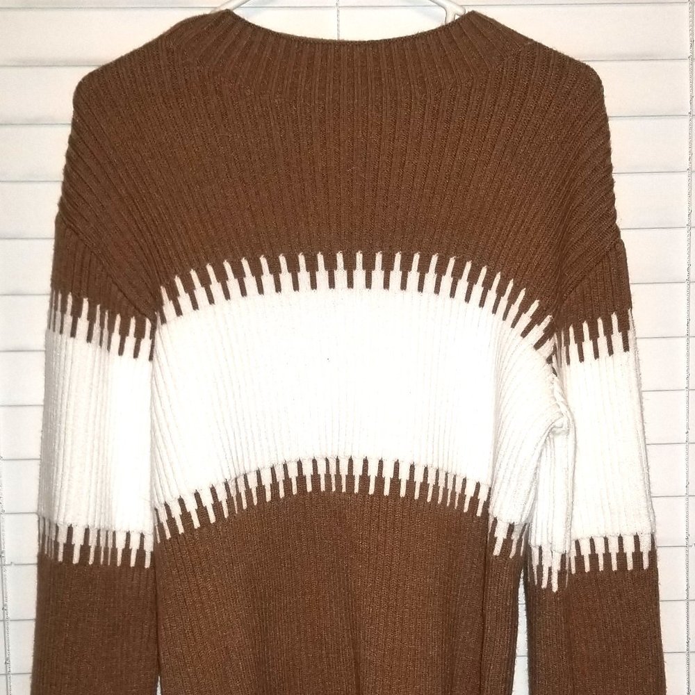 Women's khaki and cream knit pullover sweater sz Medium